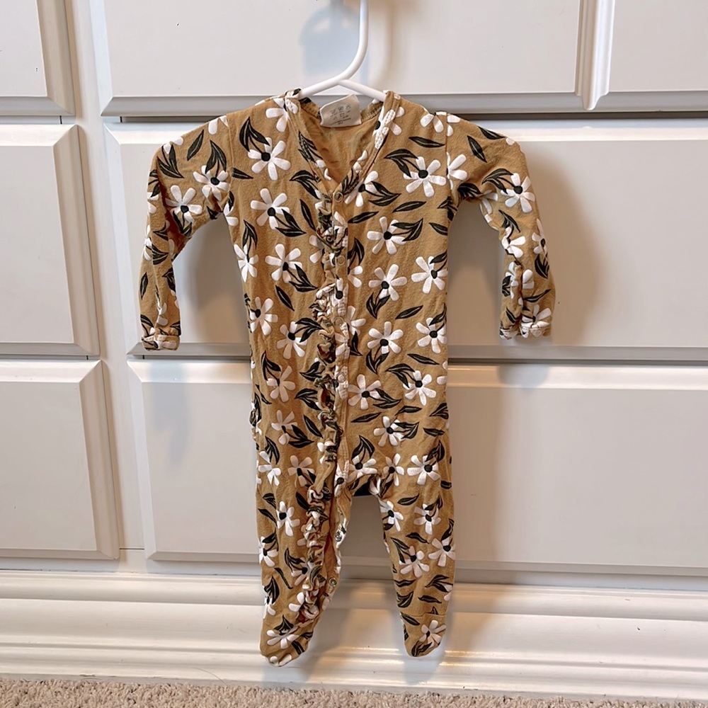 SpearmintLOVE ruffle butt footie